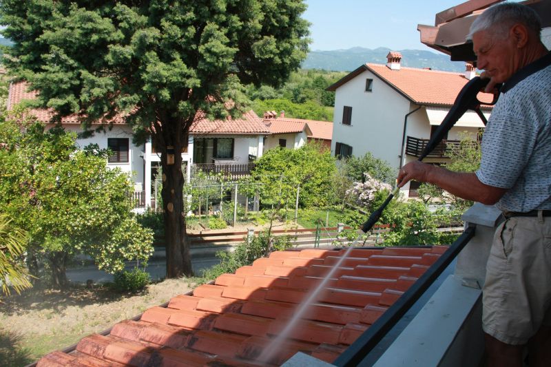 Tile Roof Washing